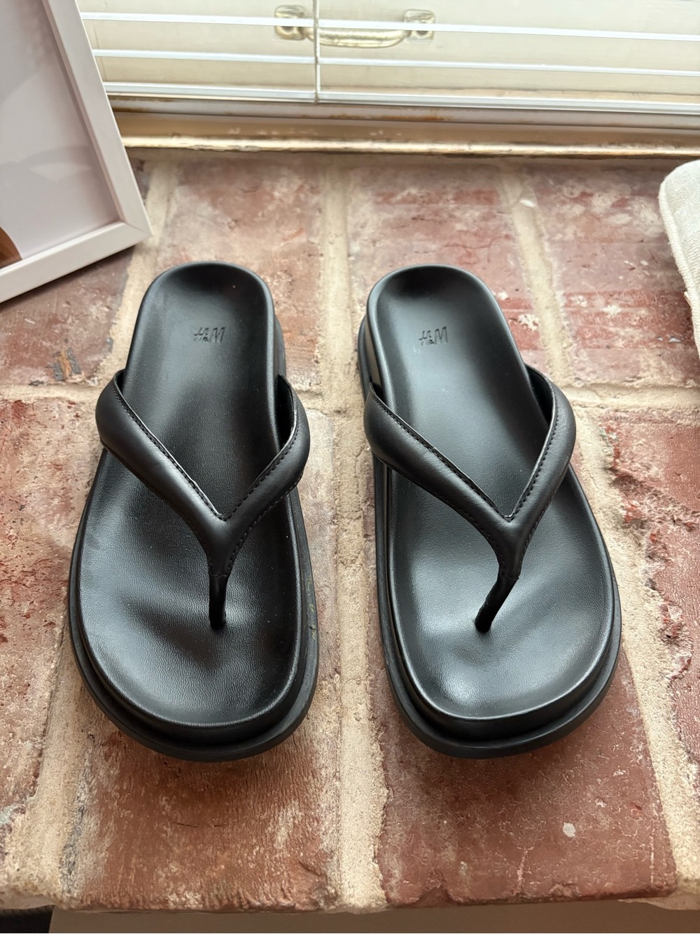 H&M Black Padded Toe-Post Flip Flops
